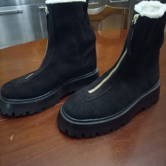 H&M Black Winter Boots with Shearling Lining - Picture 2 of 5